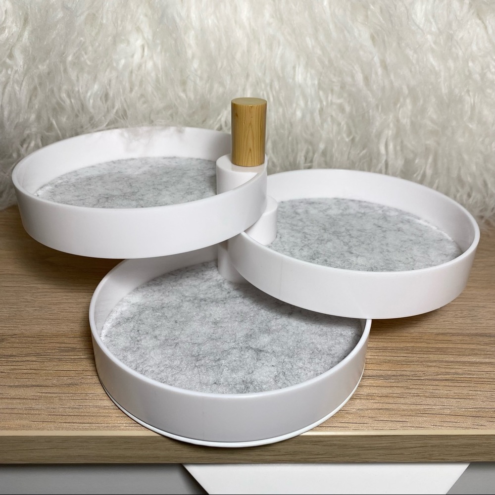 The 2Bandits Tiered Catchall Jewelry Tray Organizer
